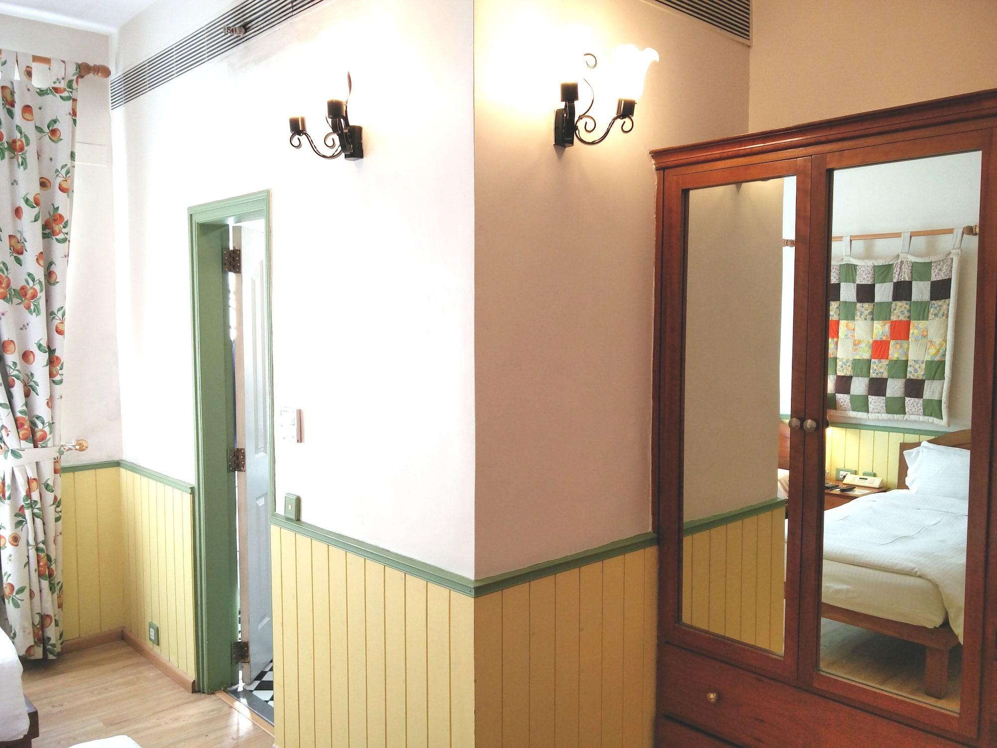 The Gordon House Hotel, Colaba Мумбай Екстериор снимка