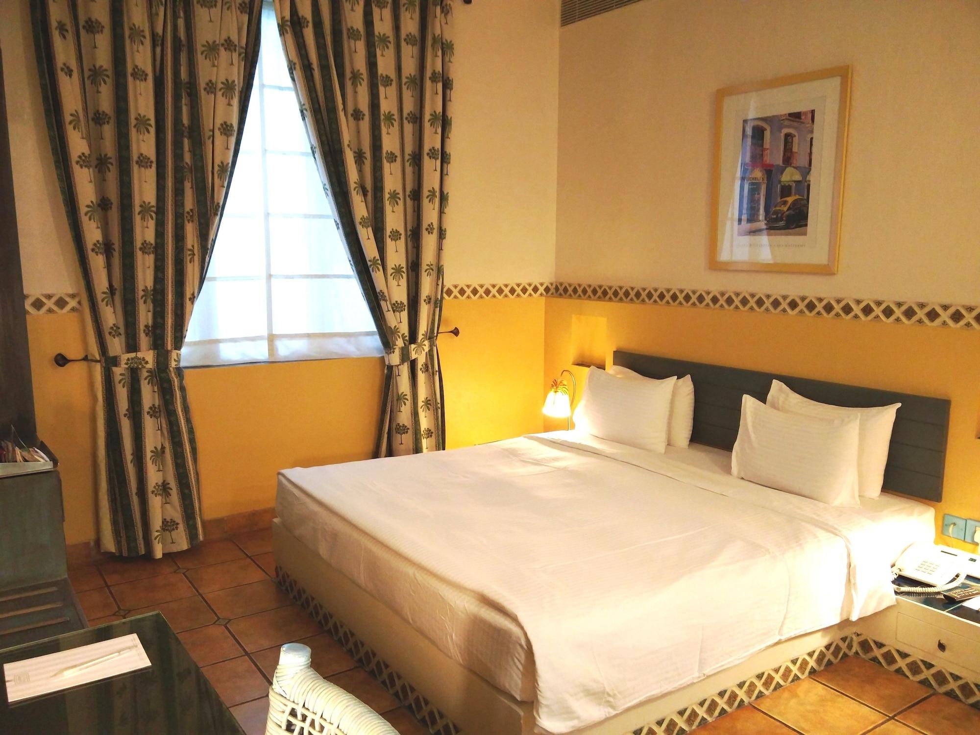 The Gordon House Hotel, Colaba Мумбай Екстериор снимка