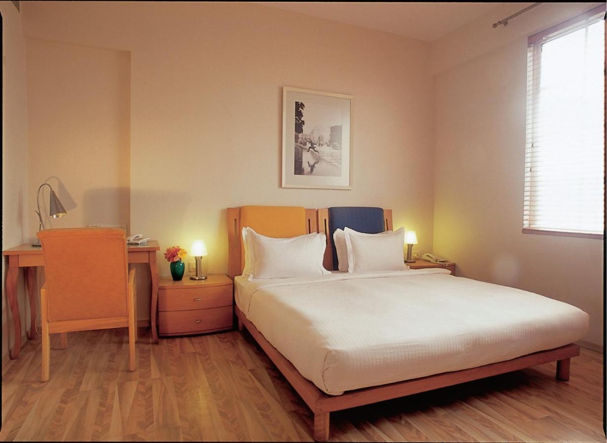 The Gordon House Hotel, Colaba Мумбай Екстериор снимка
