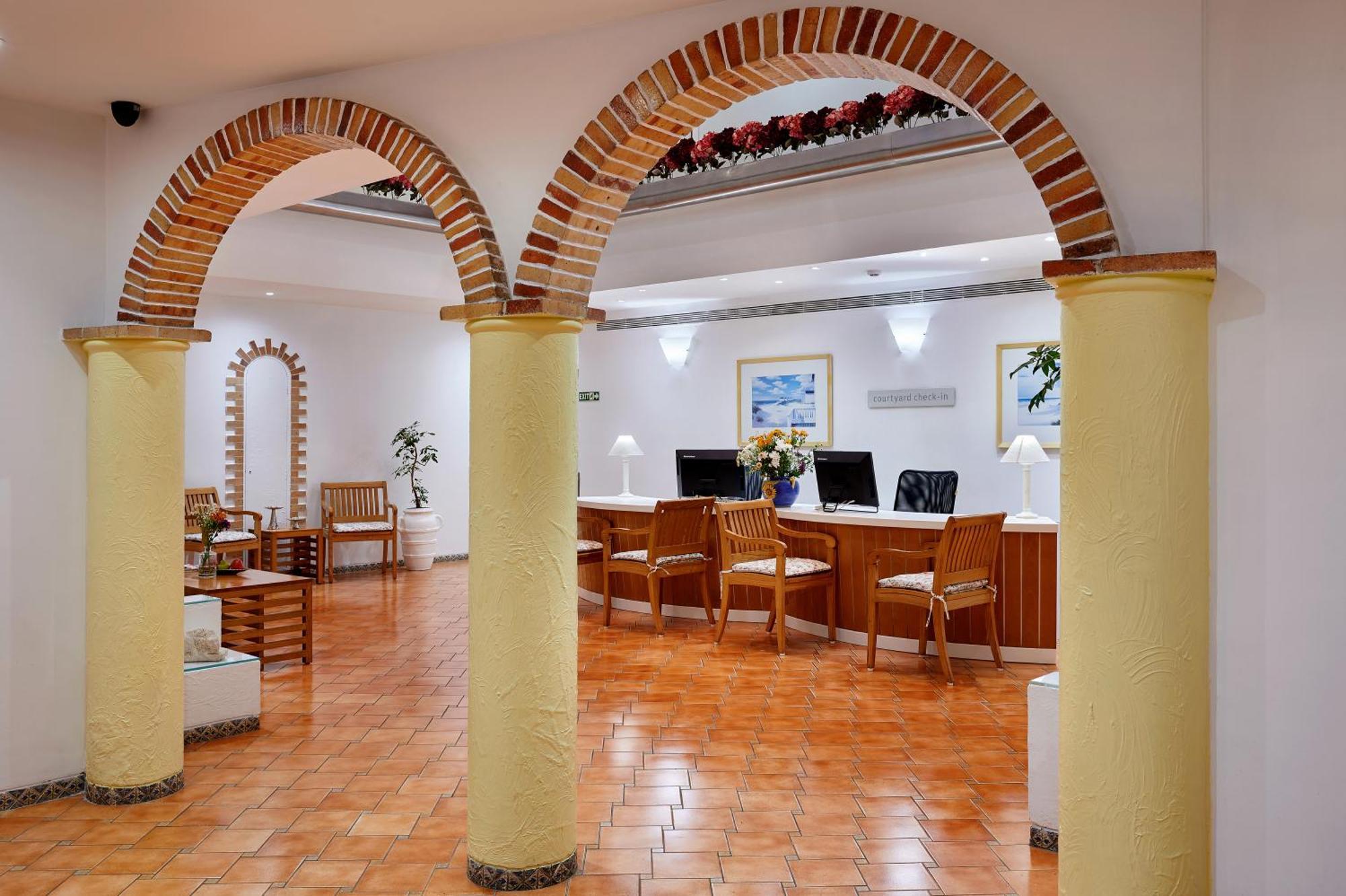 The Gordon House Hotel, Colaba Мумбай Екстериор снимка