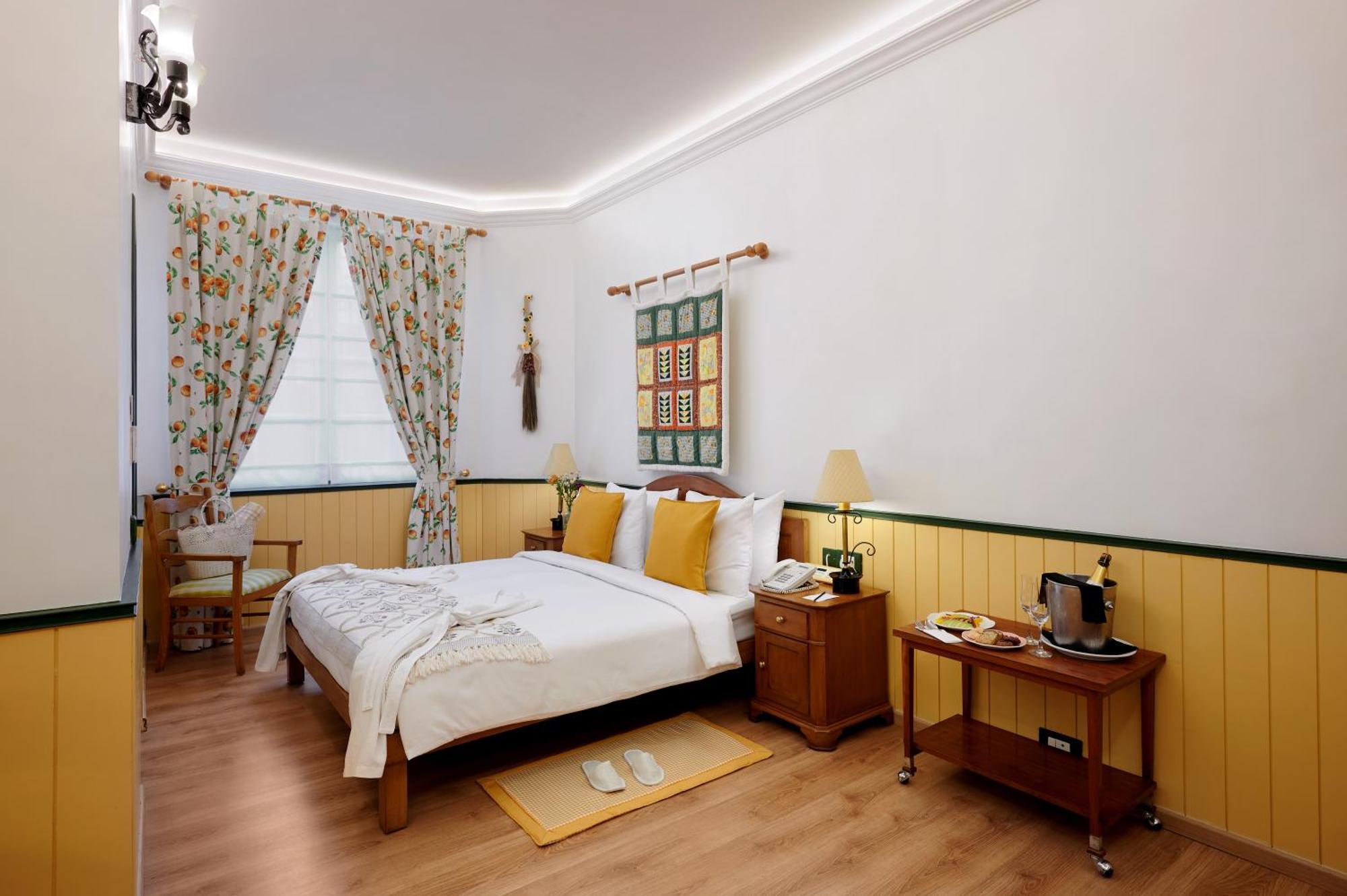 The Gordon House Hotel, Colaba Мумбай Екстериор снимка