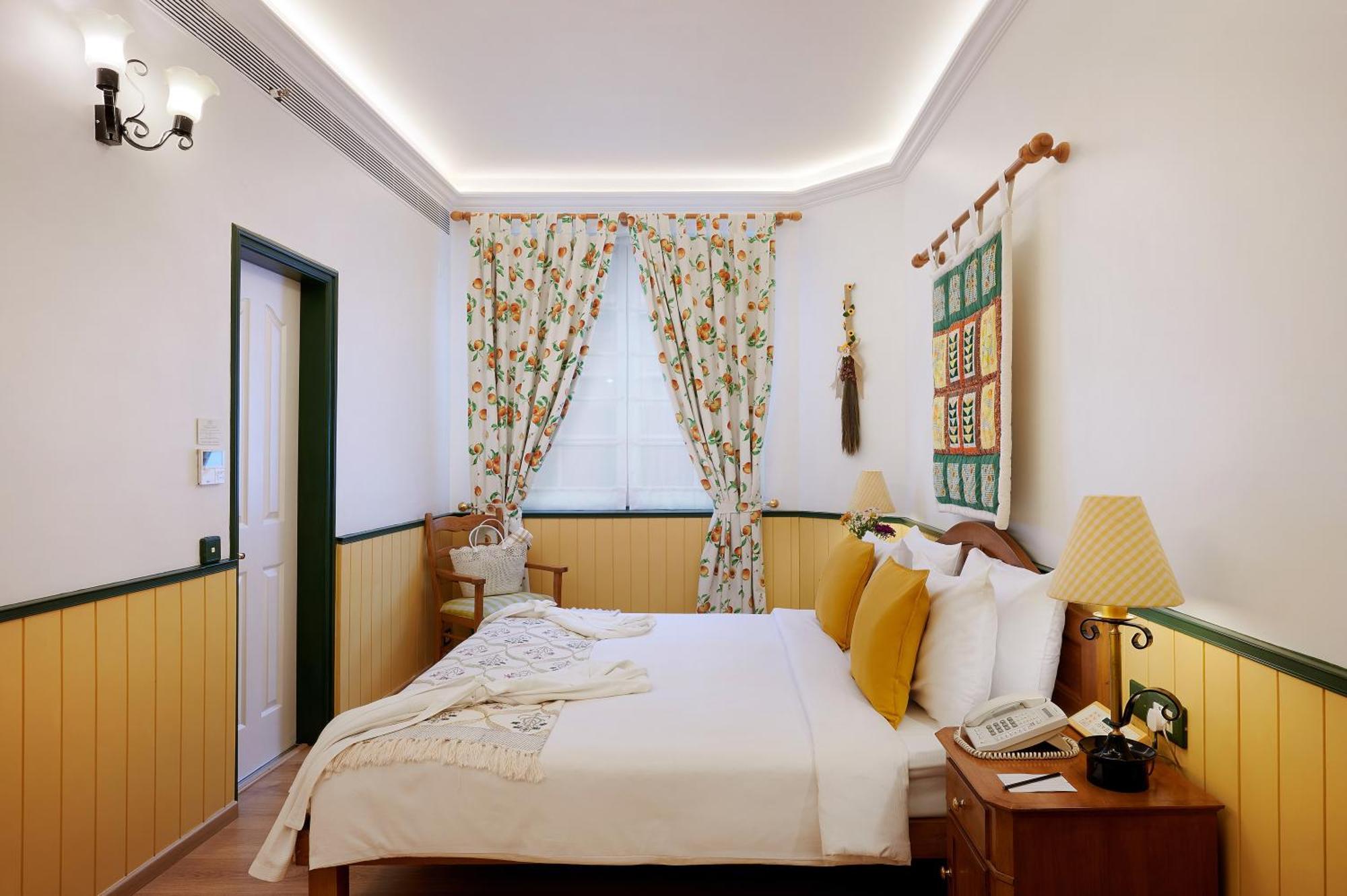 The Gordon House Hotel, Colaba Мумбай Екстериор снимка