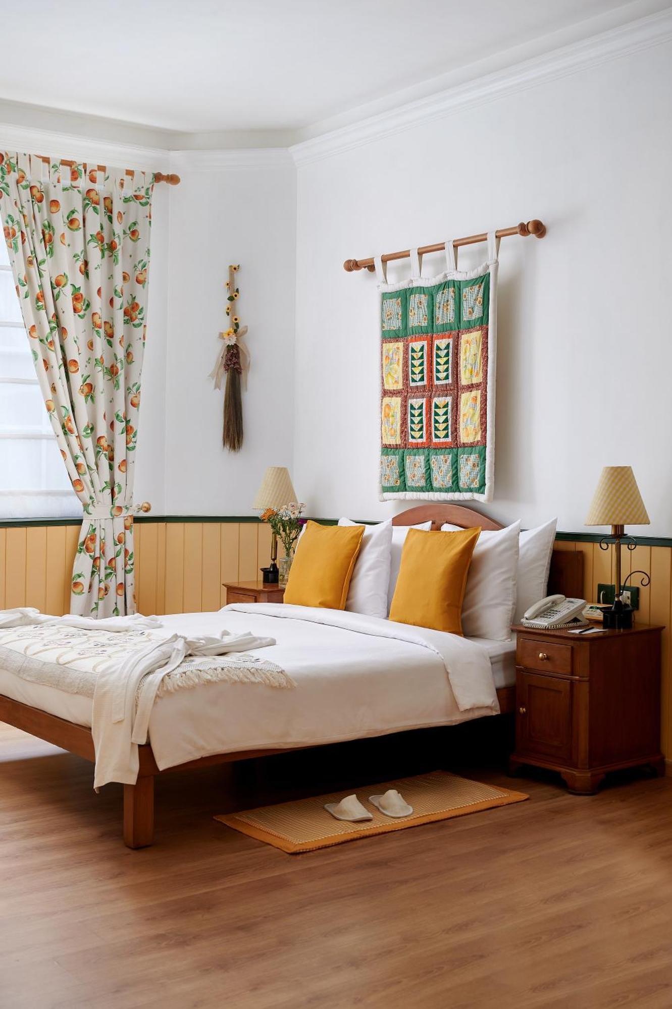The Gordon House Hotel, Colaba Мумбай Екстериор снимка